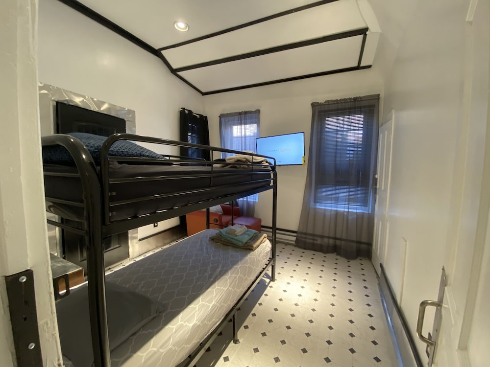 stylish 4 bedroom home near philadelphia