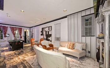 stylish 4 bedroom home near philadelphia