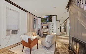 stylish 4 bedroom home near philadelphia