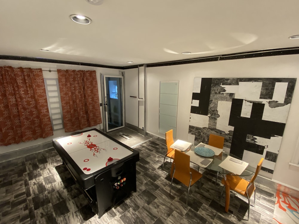 stylish 4 bedroom home near philadelphia