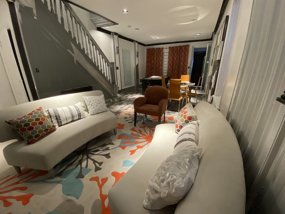 stylish 4 bedroom home near philadelphia