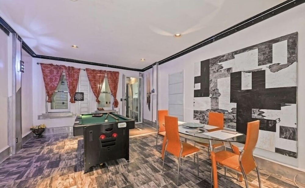 stylish 4 bedroom home near philadelphia