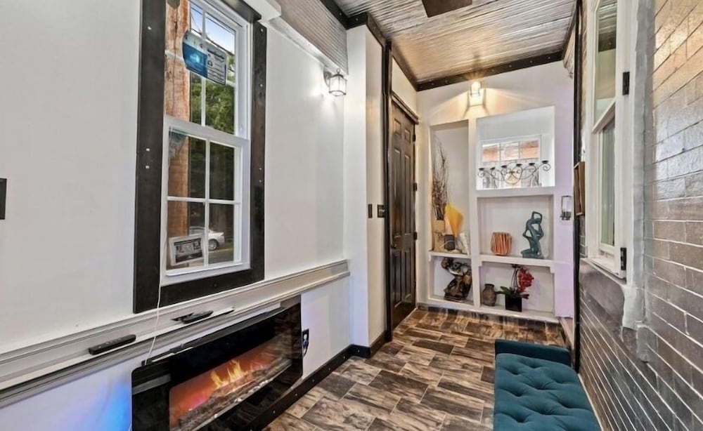 stylish 4 bedroom home near philadelphia