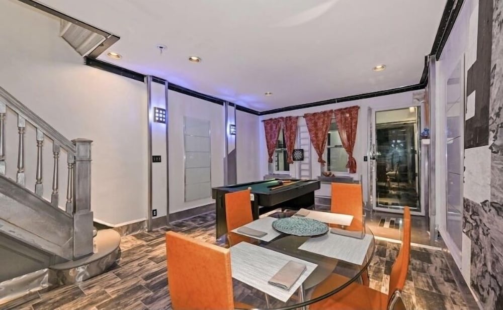 stylish 4 bedroom home near philadelphia