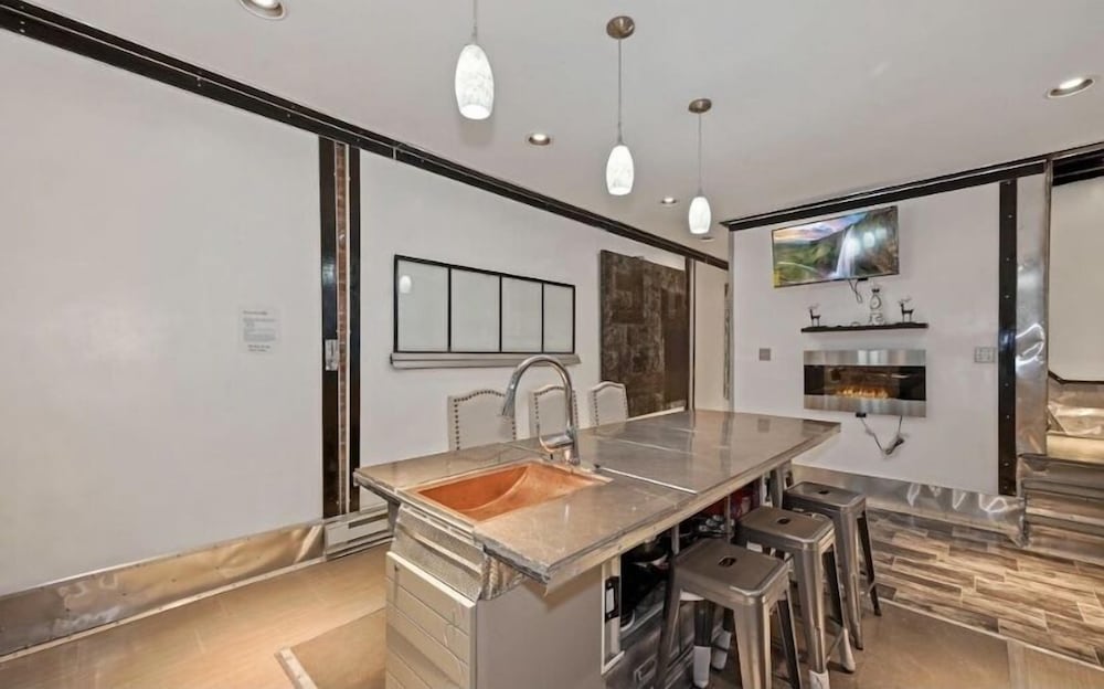 stylish 4 bedroom home near philadelphia