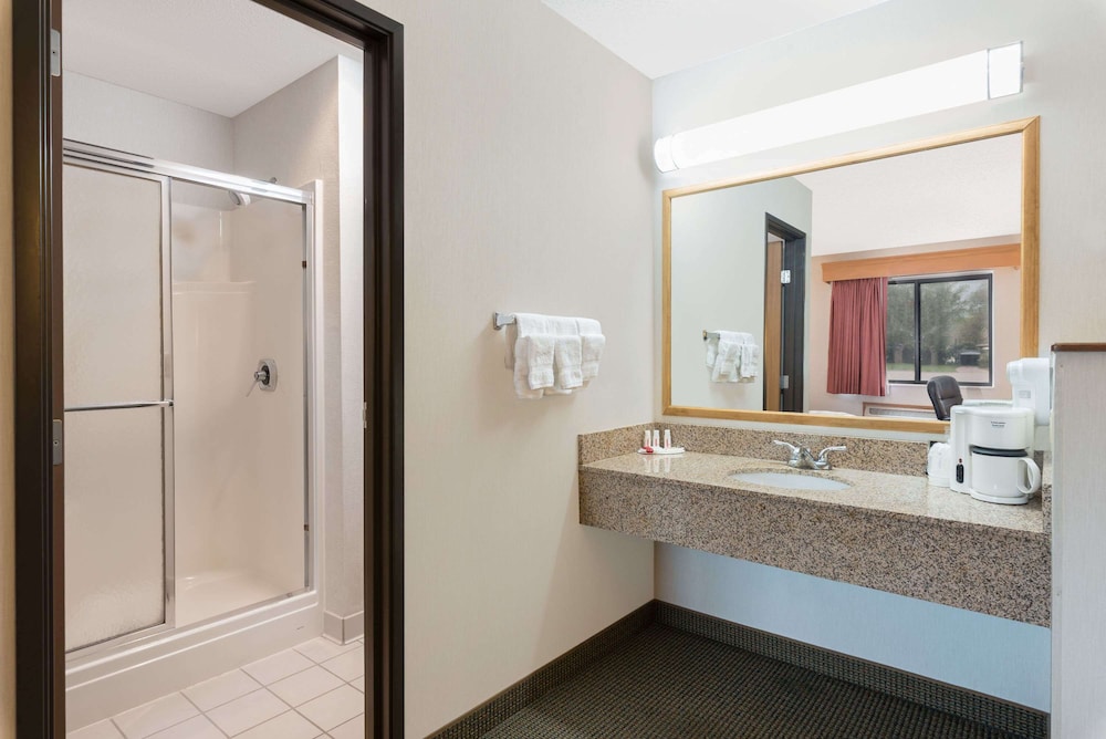 baymont by wyndham hot springs