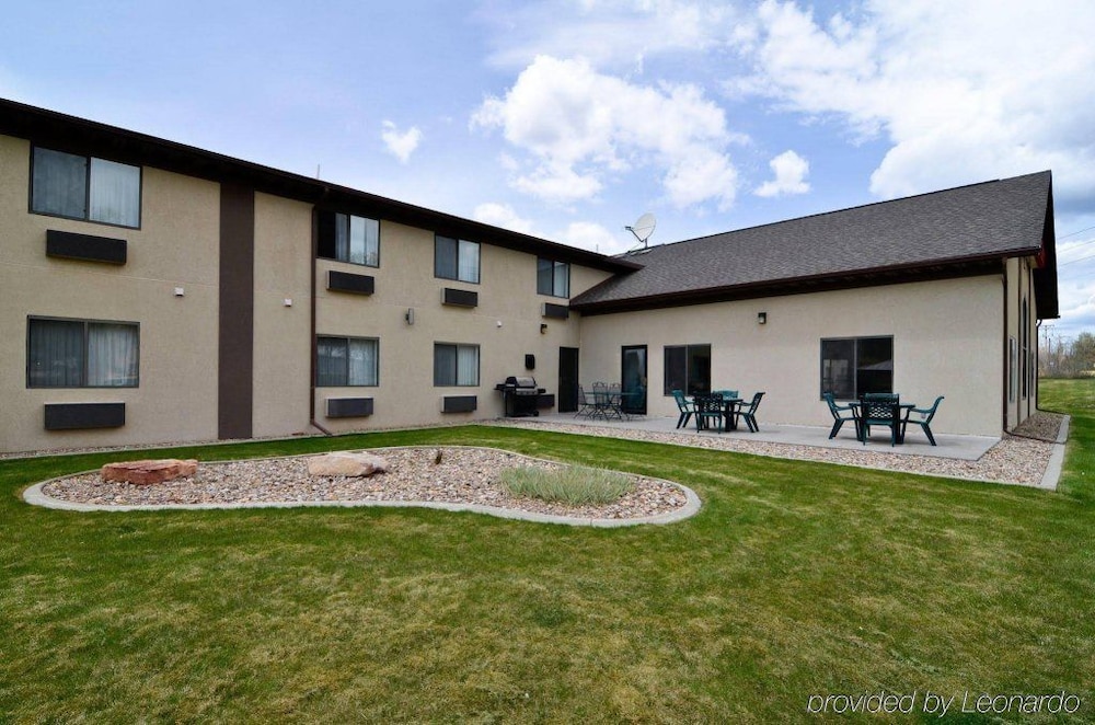 baymont by wyndham hot springs