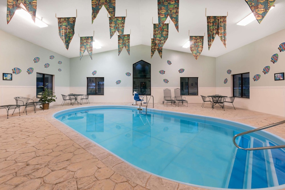 baymont by wyndham hot springs