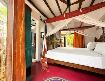 asante sana beachfront hotel