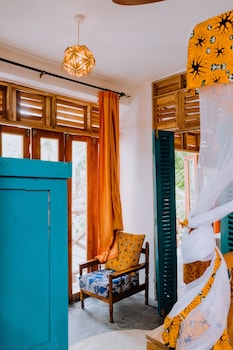 asante sana beachfront hotel