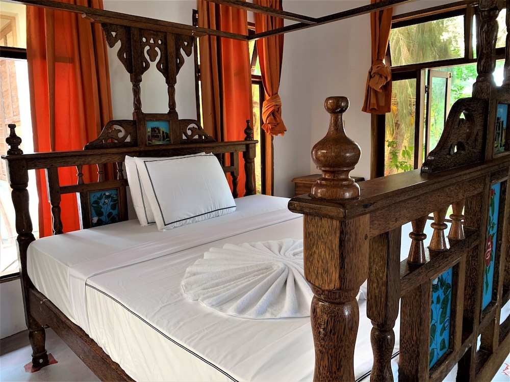 asante sana beachfront hotel