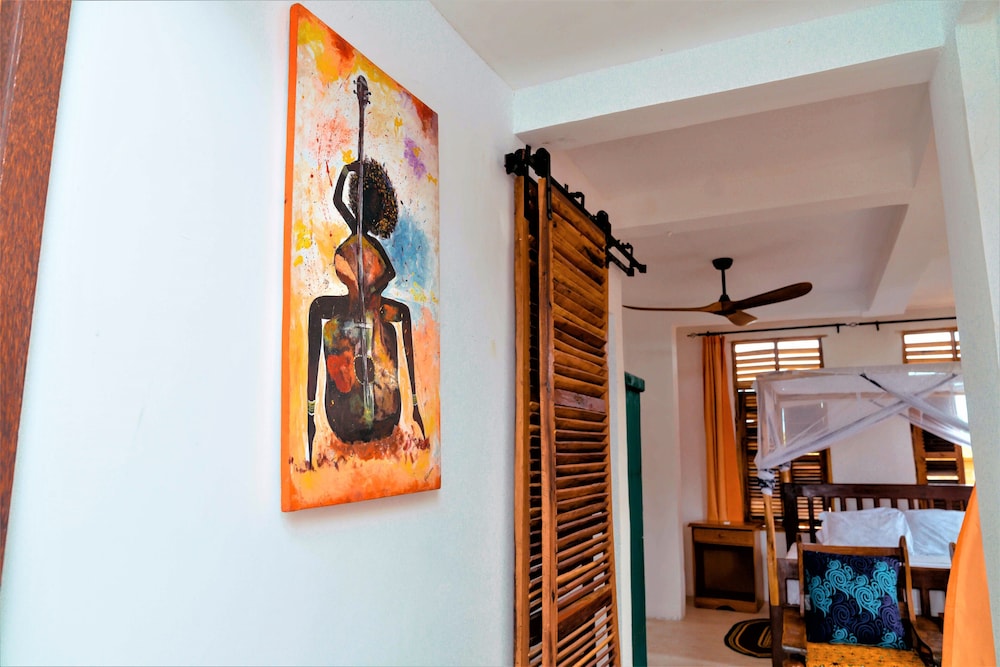 asante sana beachfront hotel