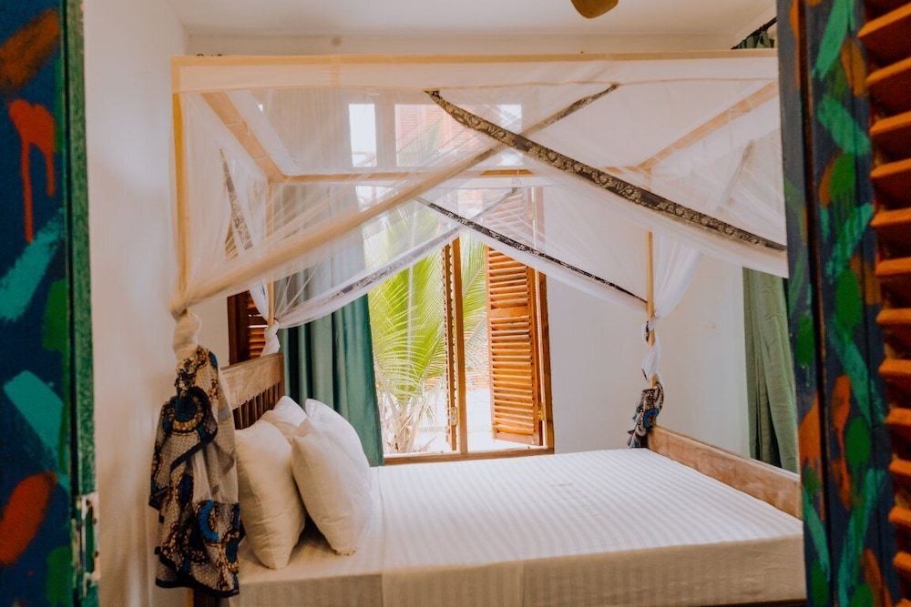 asante sana beachfront hotel