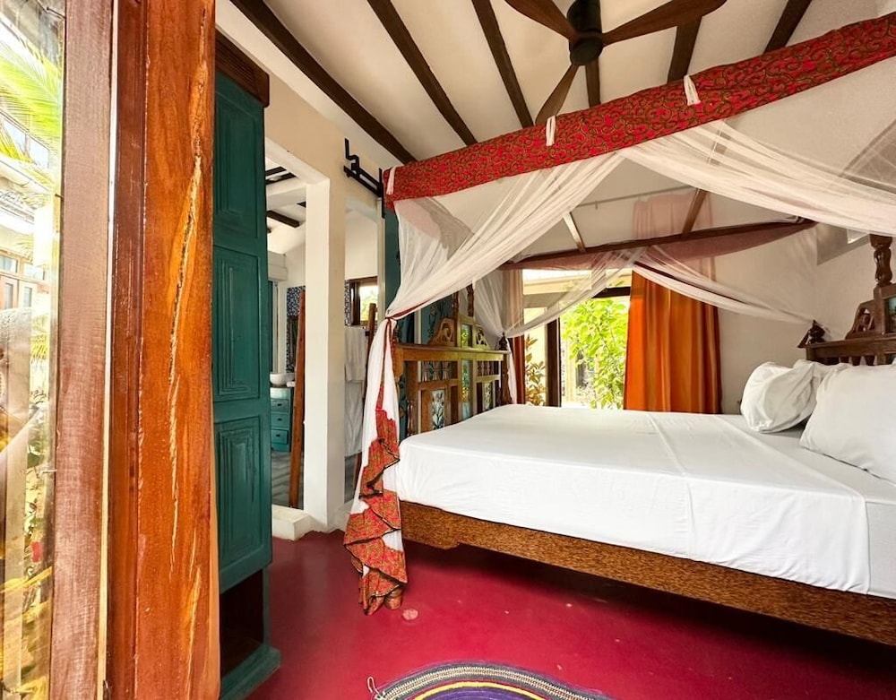 asante sana beachfront hotel