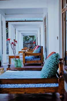 asante sana beachfront hotel