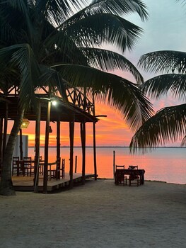 asante sana beachfront hotel