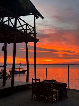 asante sana beachfront hotel