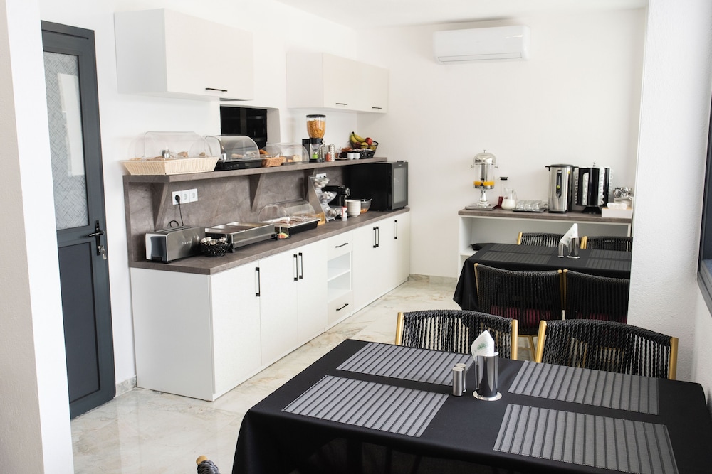 aeonian luxury suites