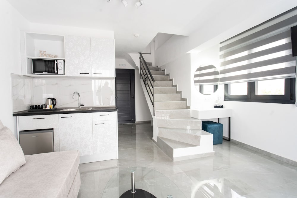 aeonian luxury suites