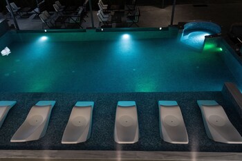 aeonian luxury suites