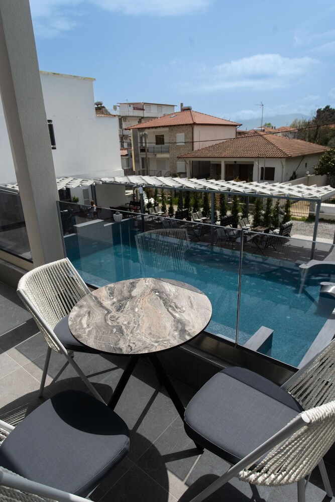 aeonian luxury suites
