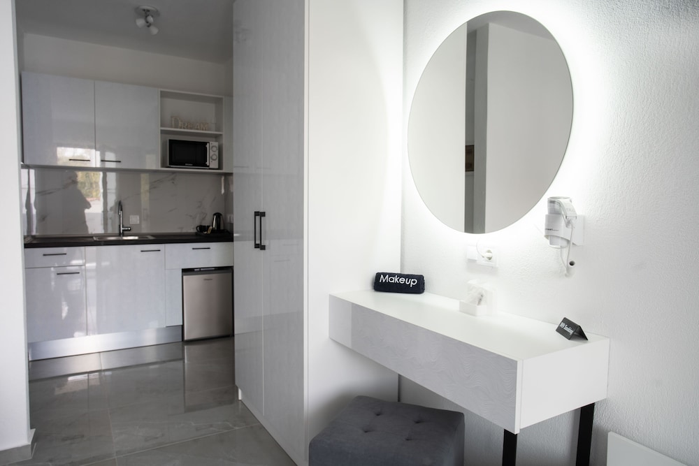 aeonian luxury suites