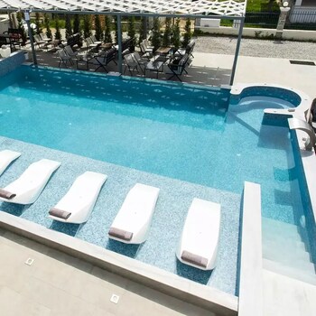 aeonian luxury suites