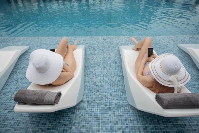 aeonian luxury suites
