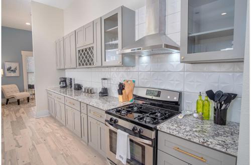 incredible new 3br 2ba near downtown