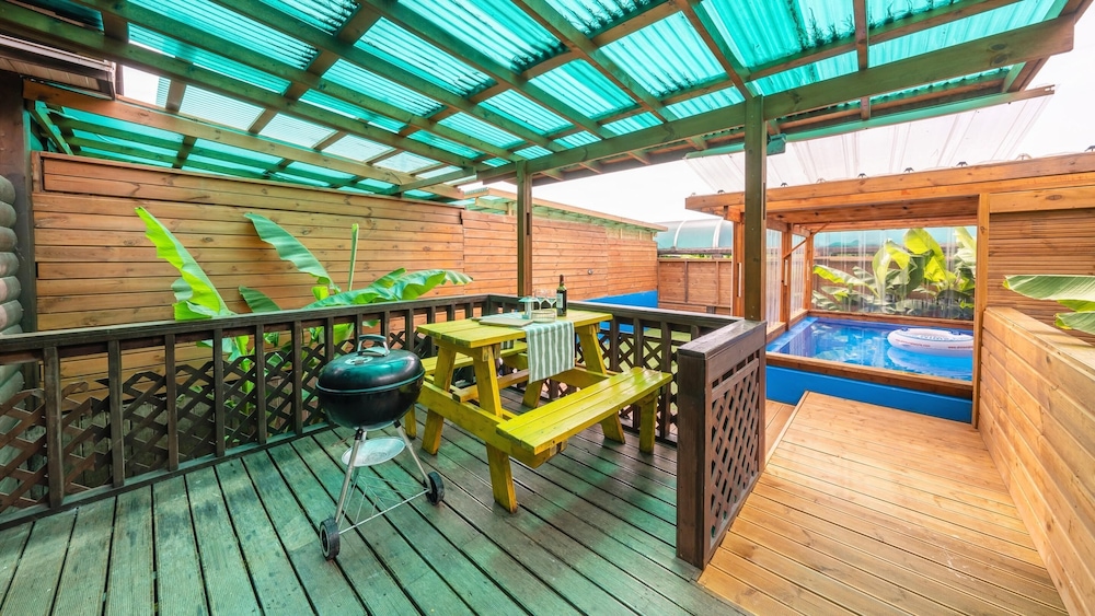 boryeong hidden village pool villa