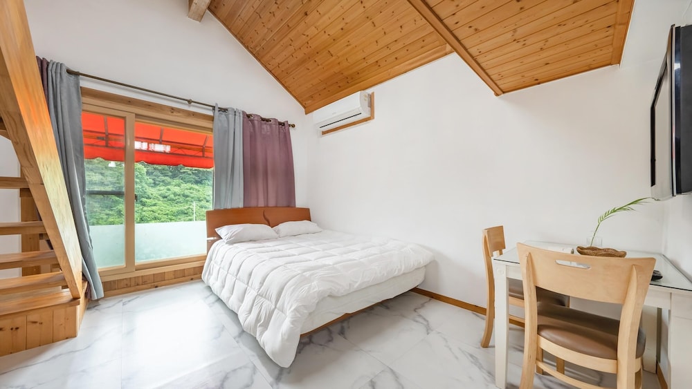 boryeong hidden village pool villa