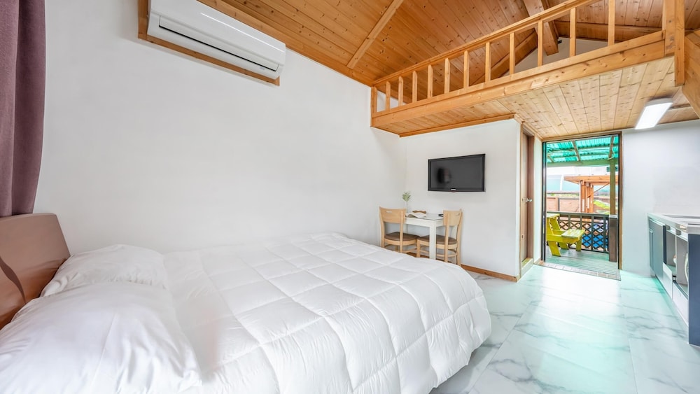 boryeong hidden village pool villa