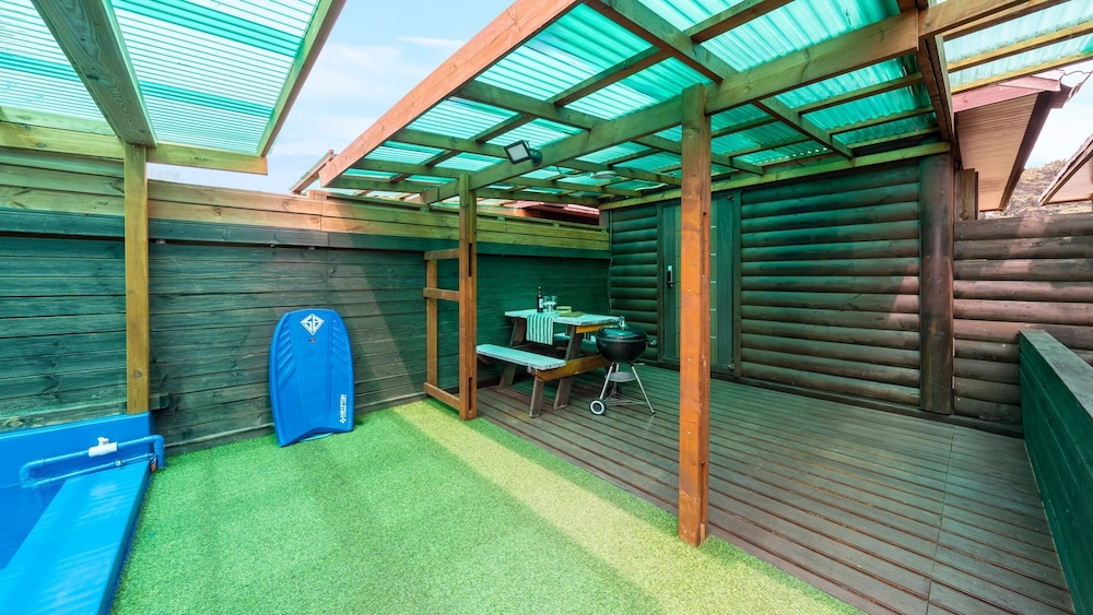 boryeong hidden village pool villa
