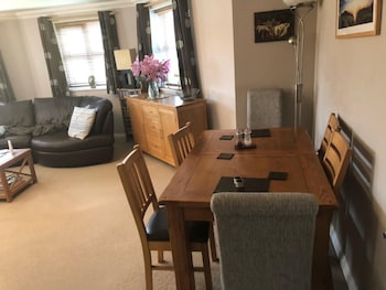 captivating apartment in copthorne near gatwick
