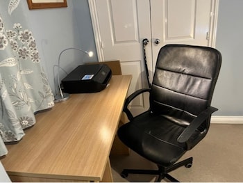 captivating apartment in copthorne near gatwick