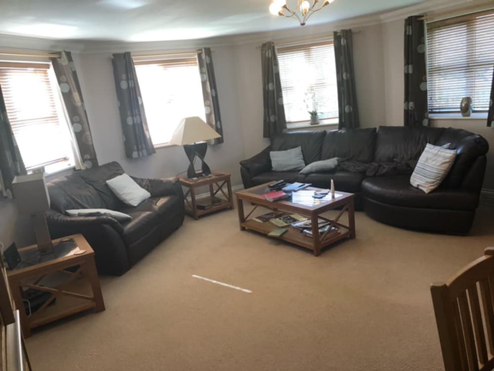 captivating apartment in copthorne near gatwick