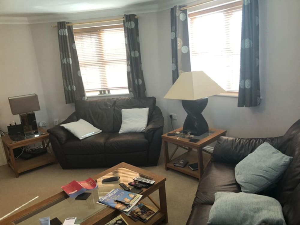 captivating apartment in copthorne near gatwick