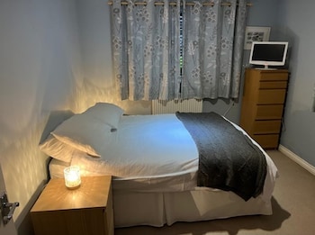 captivating apartment in copthorne near gatwick