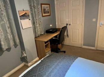 captivating apartment in copthorne near gatwick