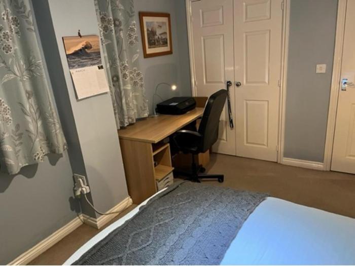 captivating apartment in copthorne near gatwick
