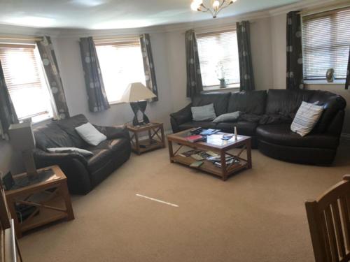 captivating apartment in copthorne near gatwick