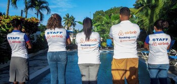 stylish 1r 1b apt near the beach and main street