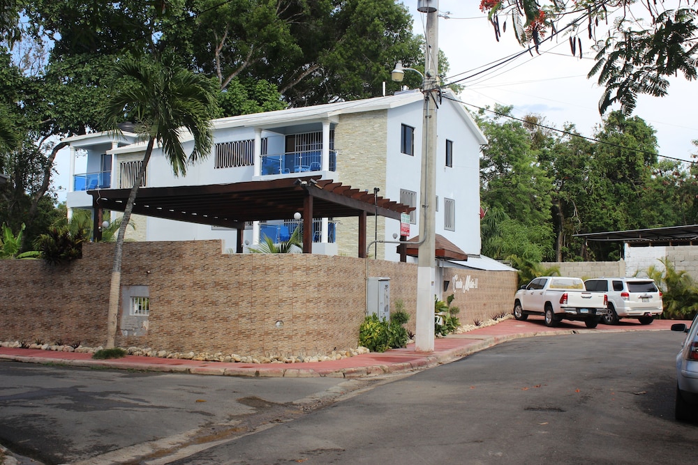 stylish 1r 1b apt near the beach and main street