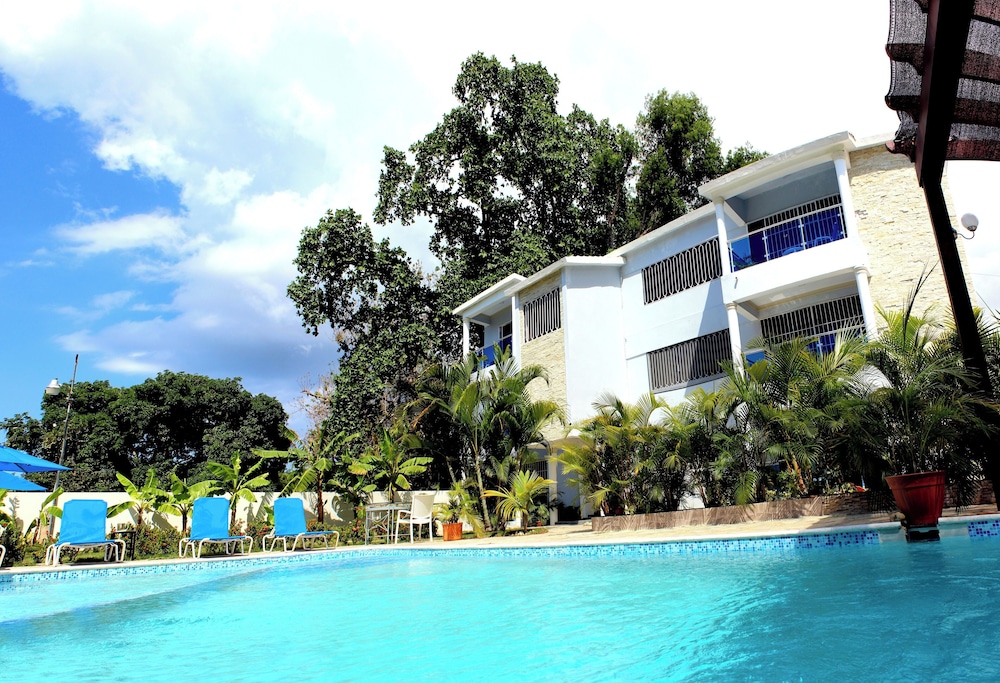 stylish 1r 1b apt near the beach and main street