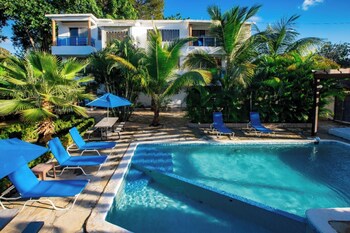 stylish 1r 1b apt near the beach and main street