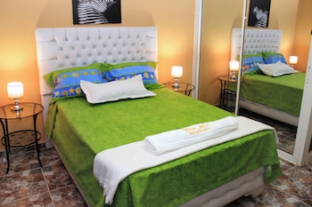 stylish 1r 1b apt near the beach and main street