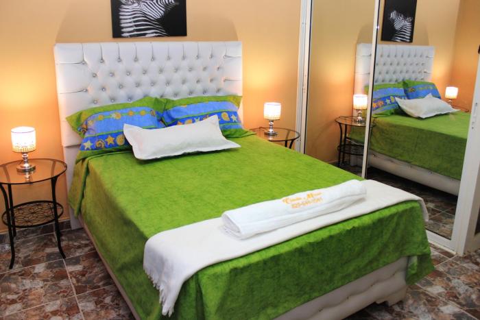 stylish 1r 1b apt near the beach and main street