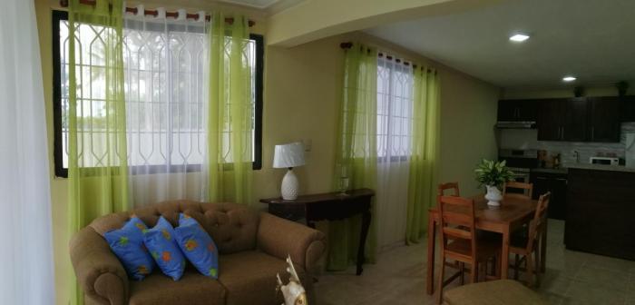 stylish 1r 1b apt near the beach and main street