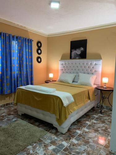 stylish 1r 1b apt near the beach and main street