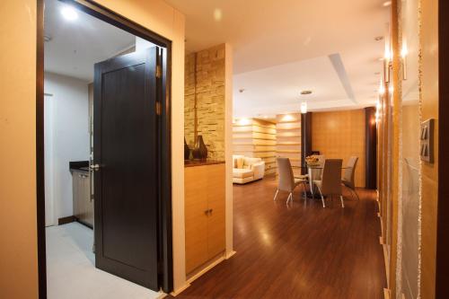 2bedrooms3baths bkk downtown near asoke btsmrt